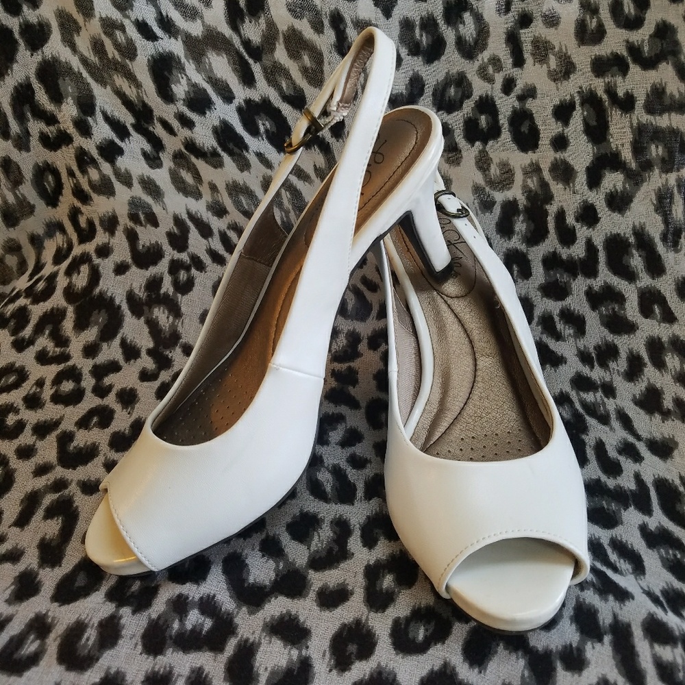 White peep toe sling back pumps